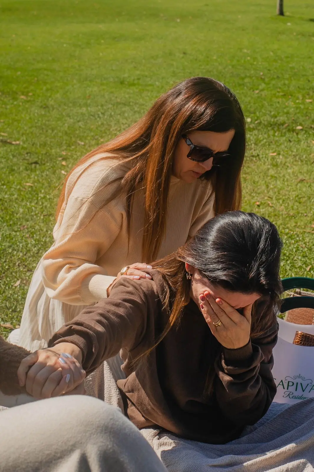 Momento de cuidado e acolhimento durante o picnic